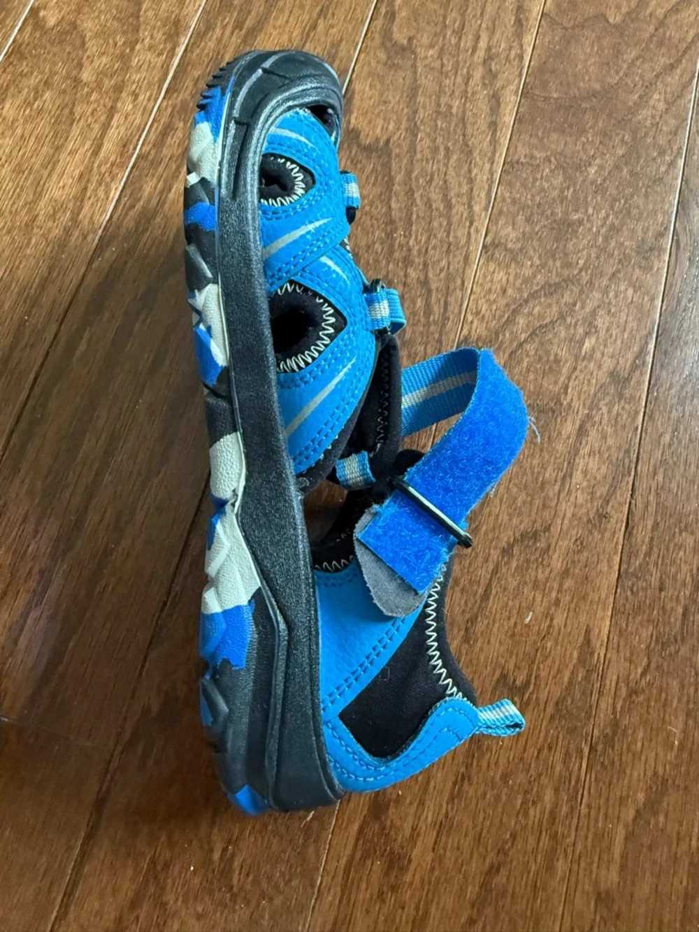 Merrell Blue and Black Kids Closed-Toe Water Shoes size 2